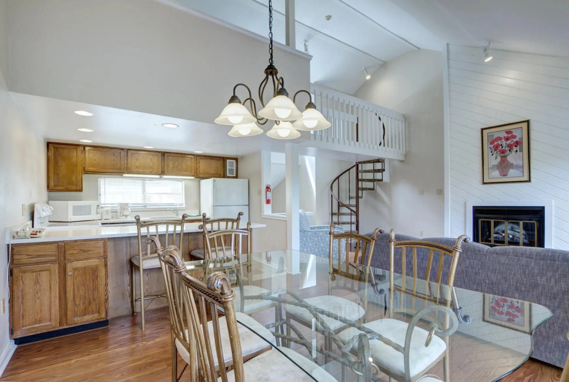 Pocono Mountain Villas Dining Area