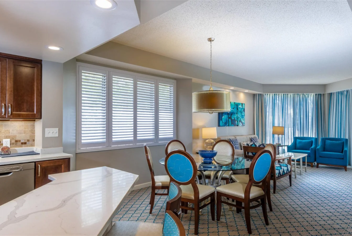 Marriott's Royal Palms Living and Dining Area