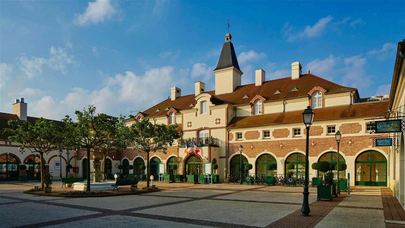 Marriott Timeshare: Marriott's Village D'lle-De-France Courtyard