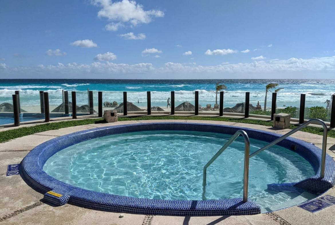 The Westin Lagunamar Ocean Resort Hot Tub