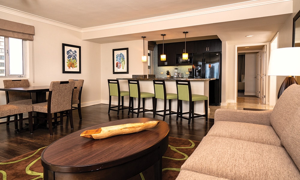 Wyndham Vacation Resorts Royal Garden At Waikiki Kitchen and Living