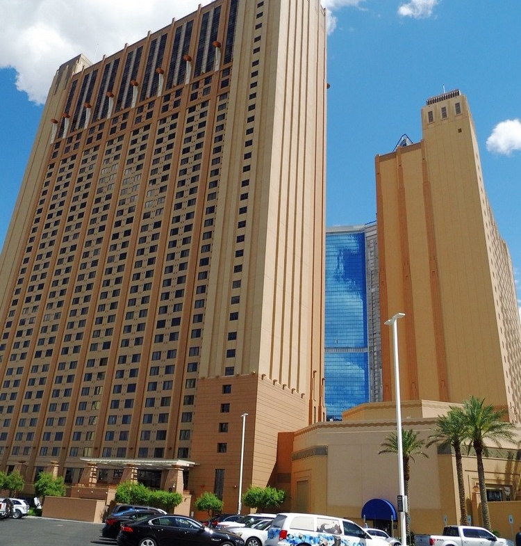 Hilton Grand Vacations on the Las Vegas Strip Building