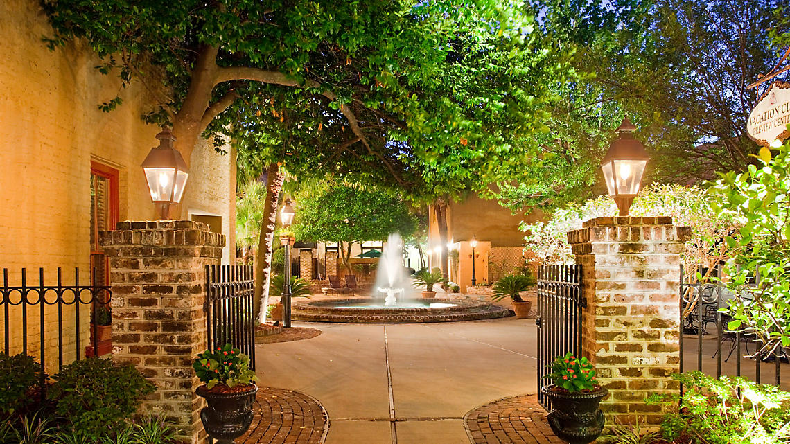 Lodge Alley Inn Courtyard