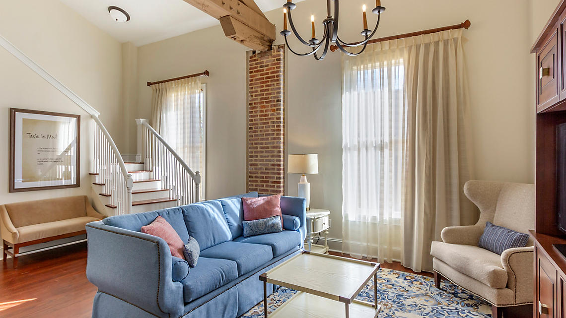Lodge Alley Inn Living Area