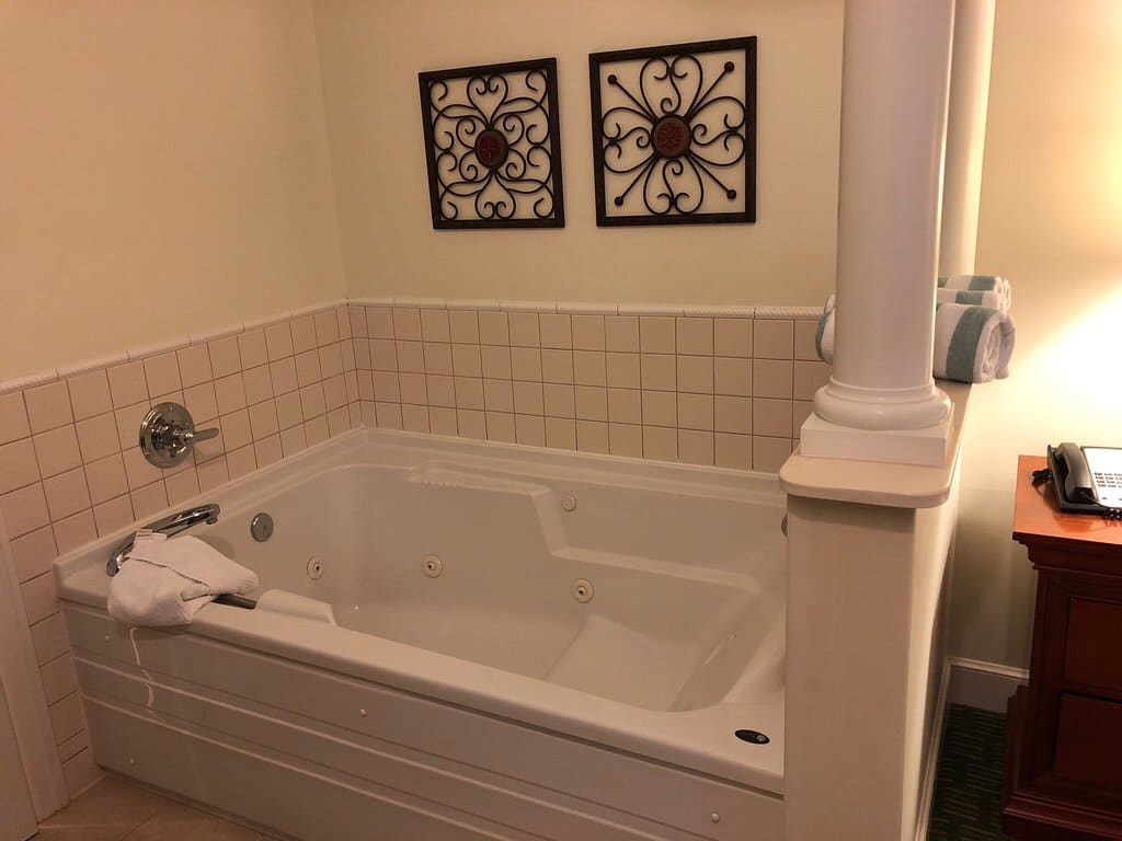 Marriotts Manor Club at Fords Colony Bathtub