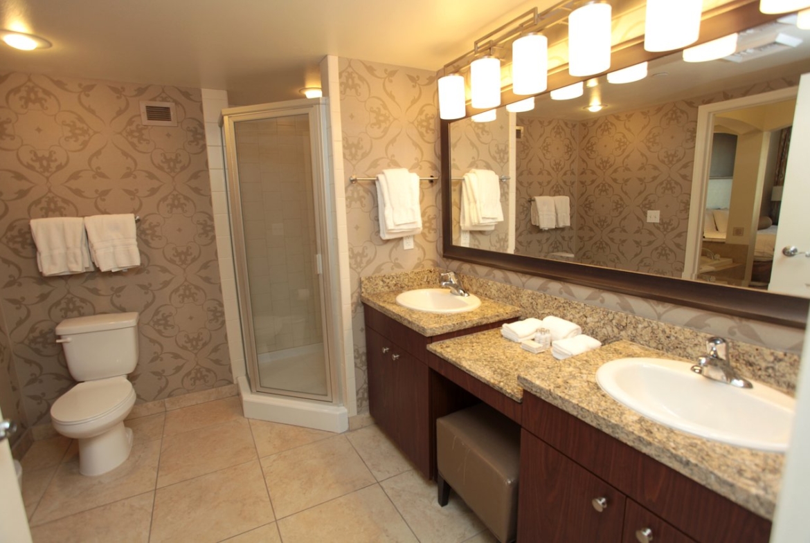 Grandview at Las Vegas master bath