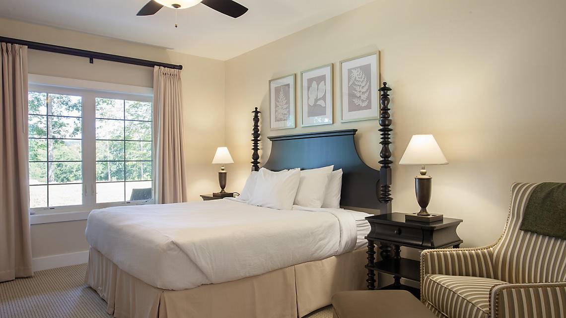 Bedroom with Bed