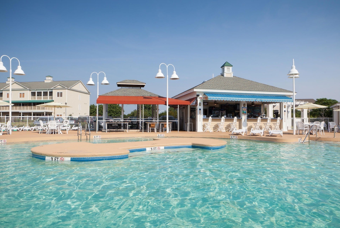 Harbour Lights outdoor pool