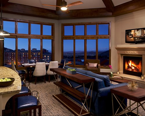 Sunrise Lodge Hilton Grand Vacations Living Room with View