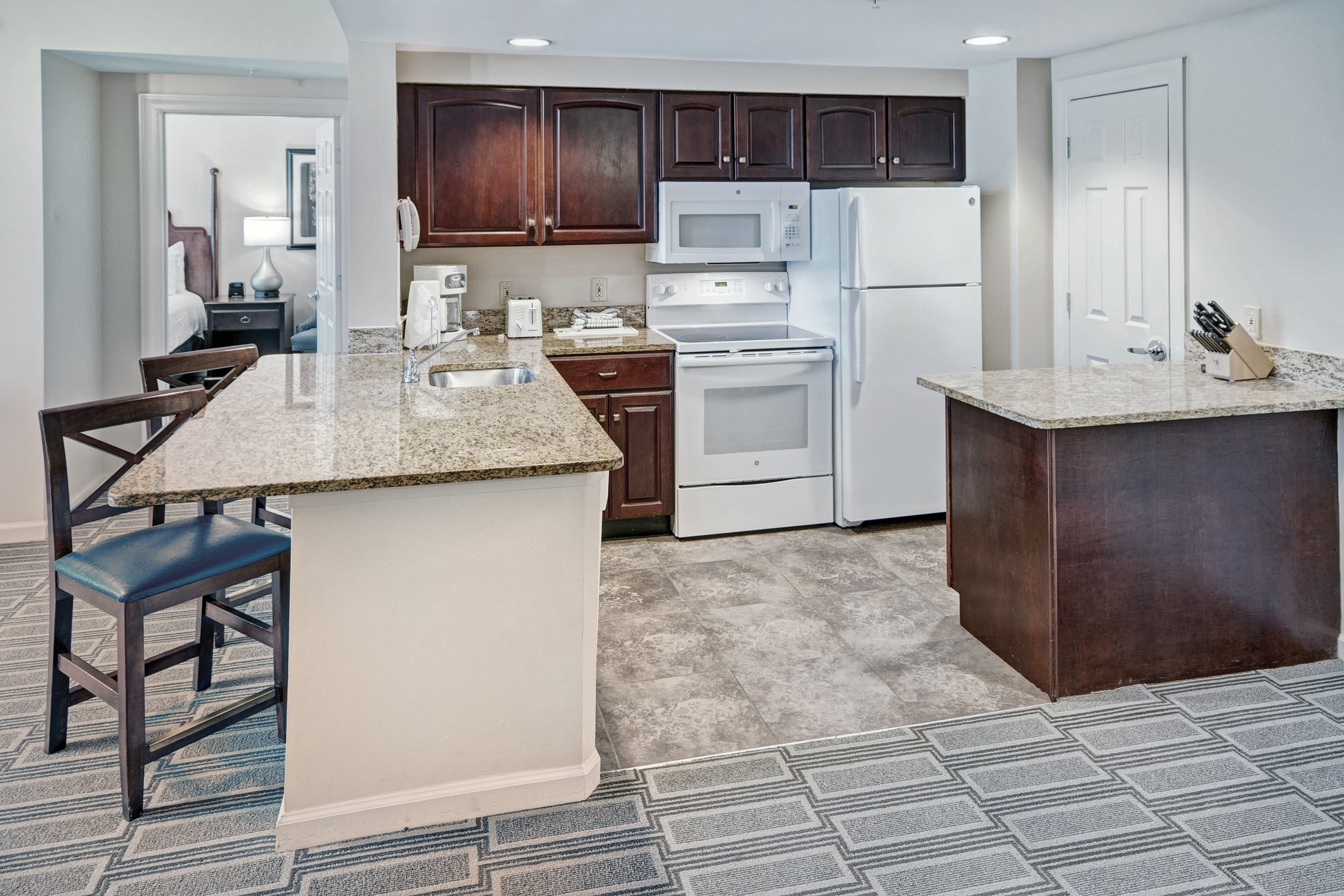 Wyndham Old Town Alexandria kitchen
