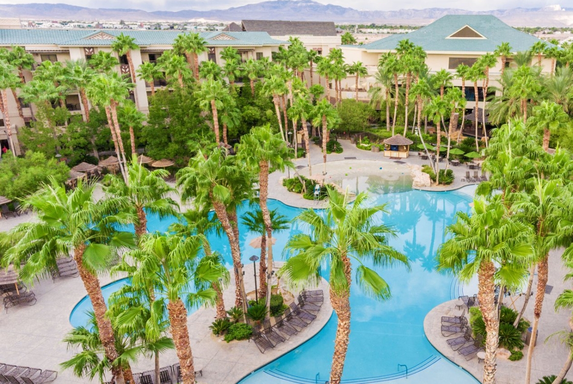 tahiti village pool area