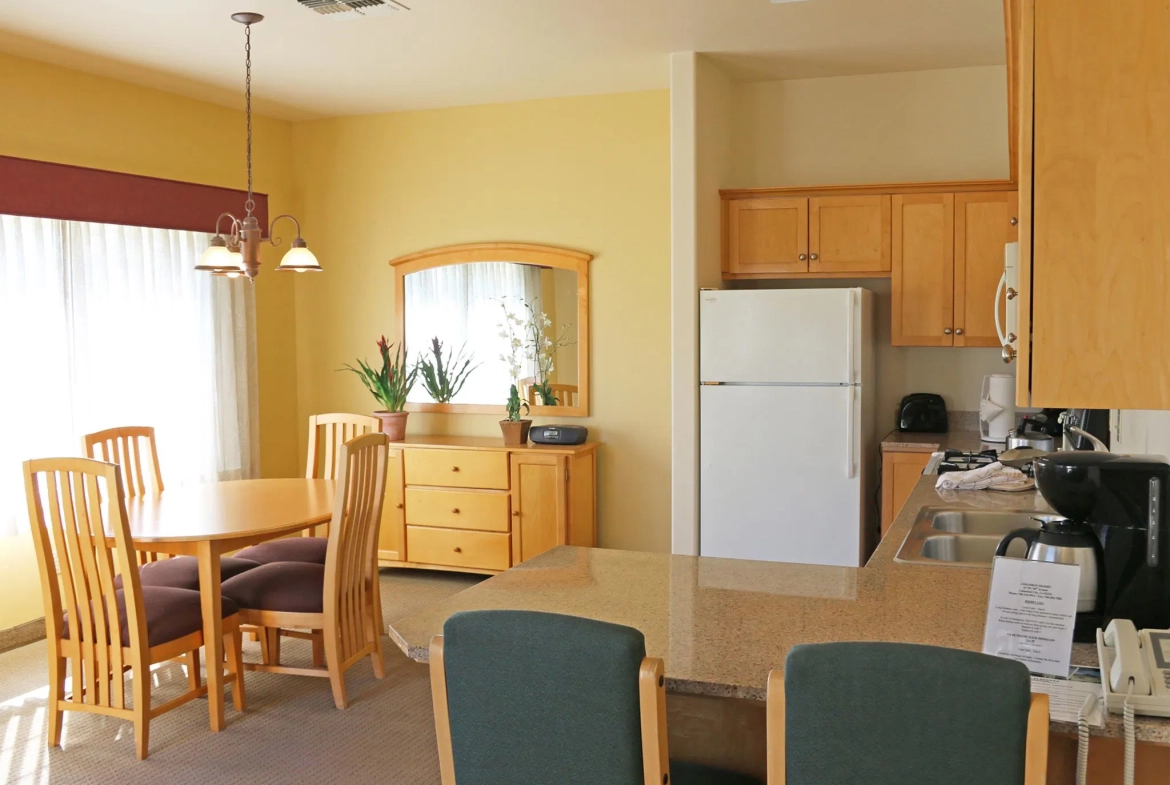 Raintree's Cimarron Golf Resort Dining Area