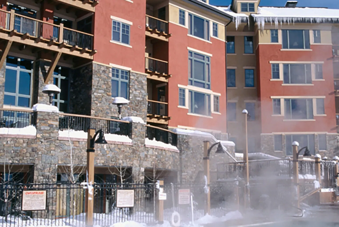 Raintree's Miners Club At The Canyons Pool