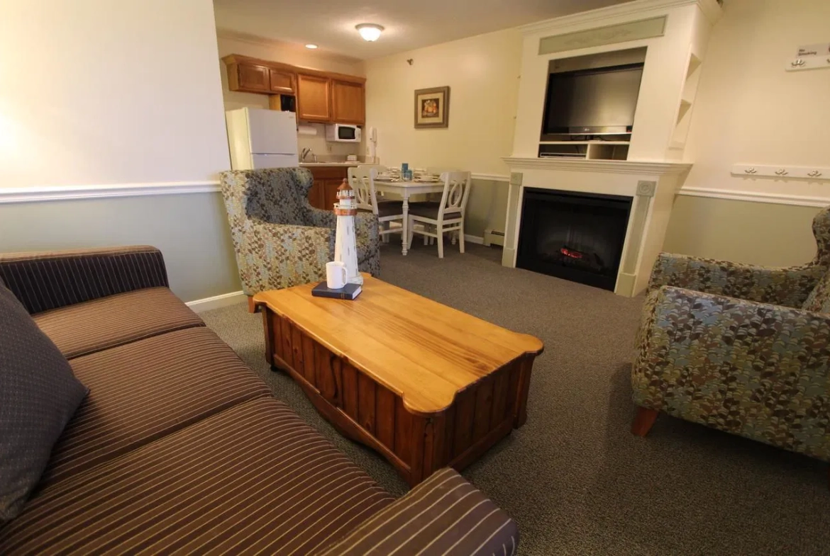 Innseason Resorts – The Falls At Ogunquit living room