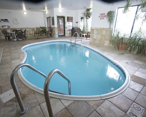 Barefoot Condominiums pool