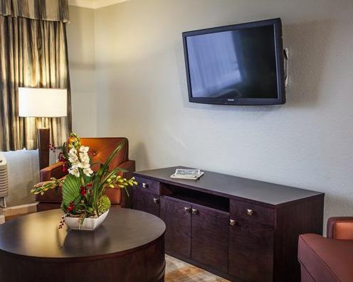 Driftwood Worldgate Resort living