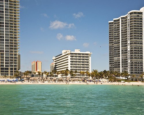 Newport Beachside Hotel & Resort exterior