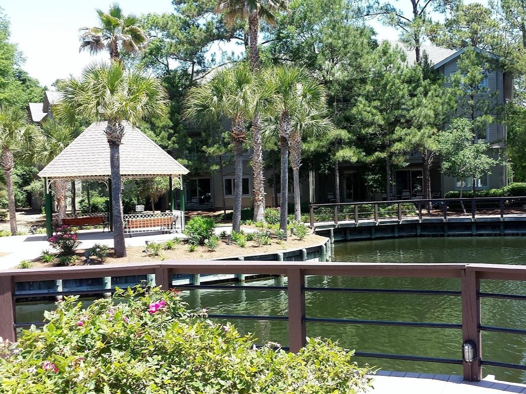 Island links resort