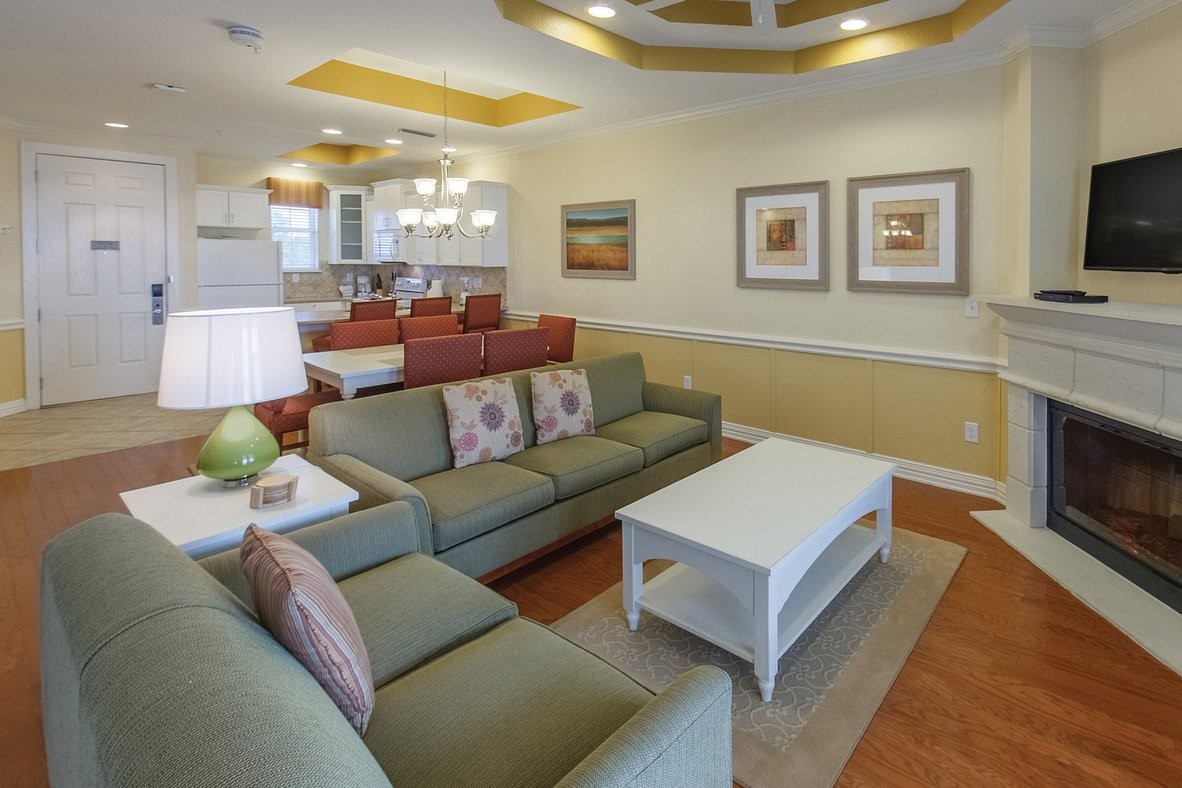 Holiday Inn Club Vacations Villages Resort at Lake Palestine living room