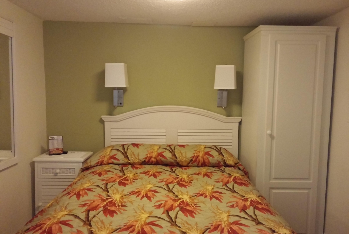 Maritime Beach Club bedroom