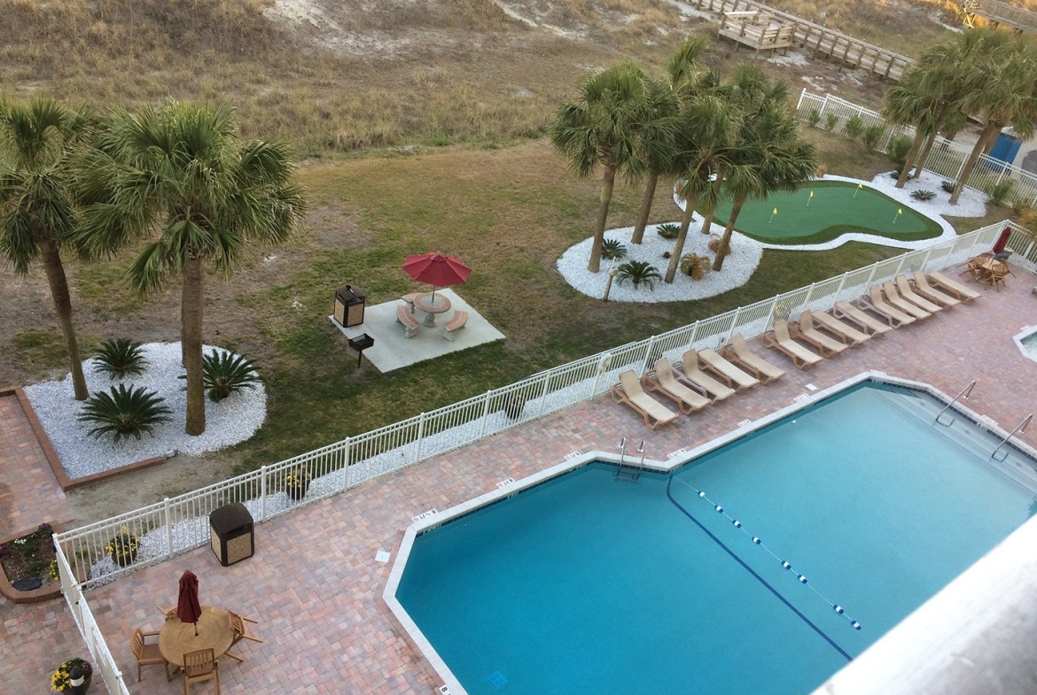 Maritime Beach Club pool