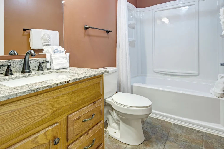 Mountain Meadows bathroom