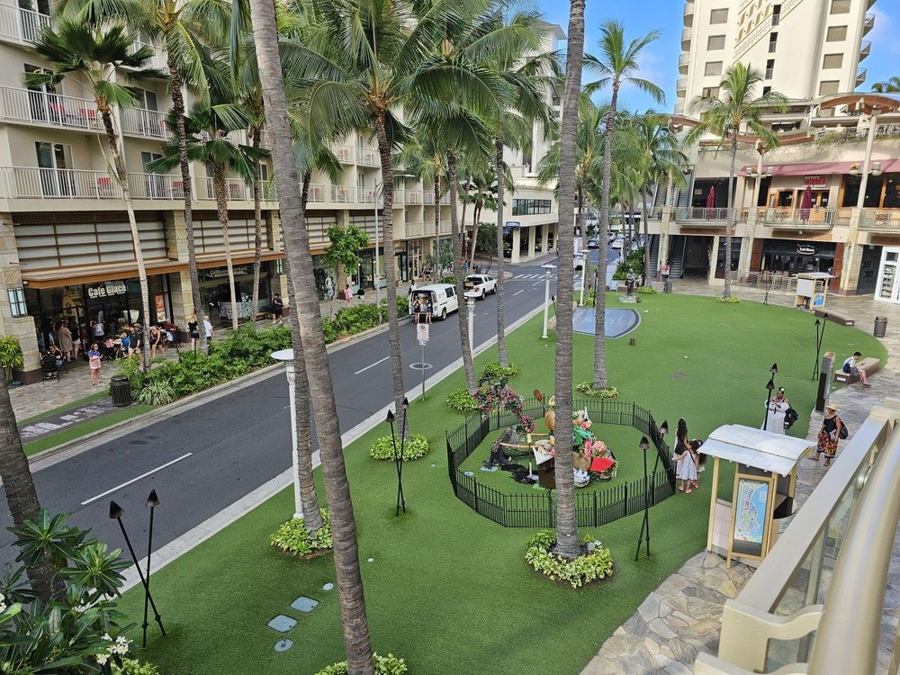 nearby waikiki beach walk
