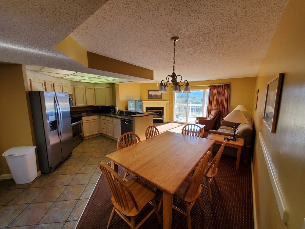 Sunrise Ridge Resort Dining Area