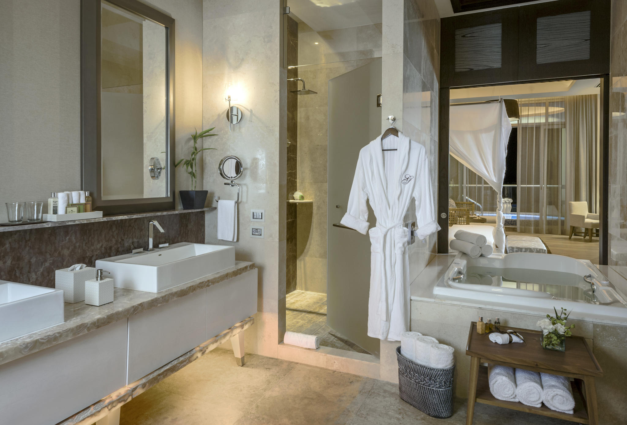 Grand Luxxe Residence Club bathroom