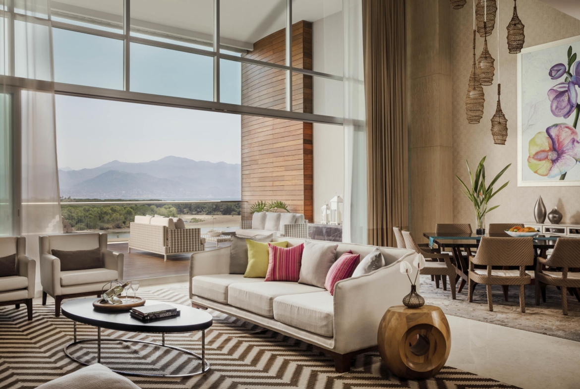 Grand Luxxe Residence Club living room