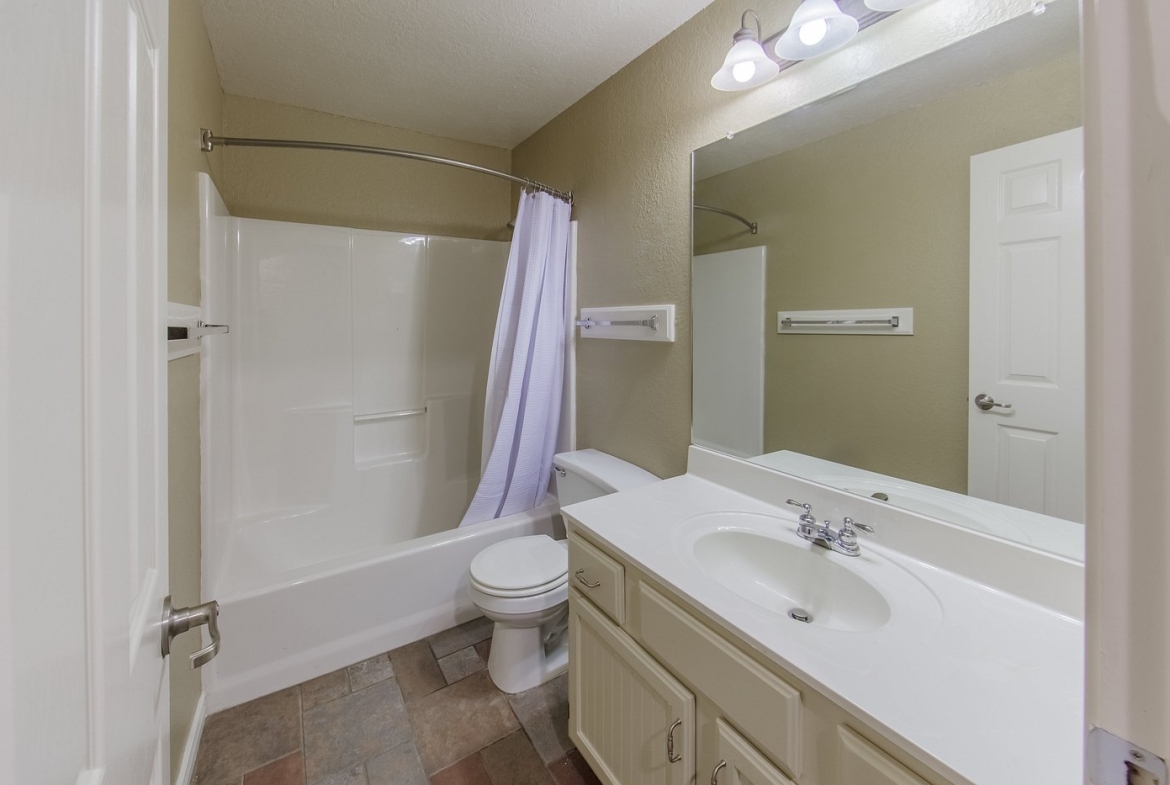 Holiday Inn Club Vacations Villages Resort at Lake Palestine bathroom